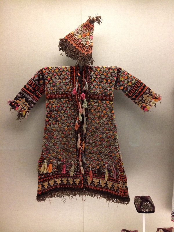 Ishan´s woolen garment and hat - Uygur - Kashgar, Xinjiang Uygur Autonomous Region The 1st half of teh 20th century
