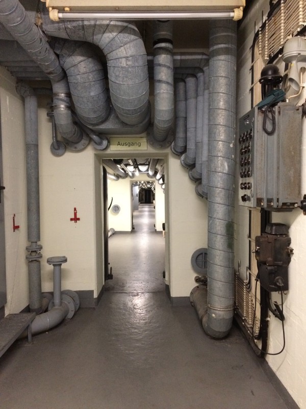 Versorgungsrohre im Bundebank Bunker<br>Supply pipes