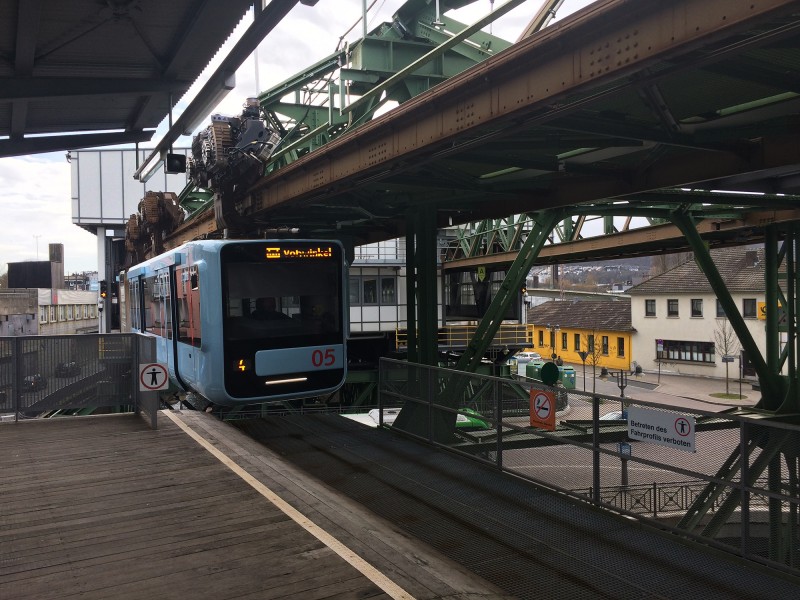 Schwebebahnfahrt Wuppertal - Endhaltestelle Oberbarmen - und zurück nach Vohwinkel