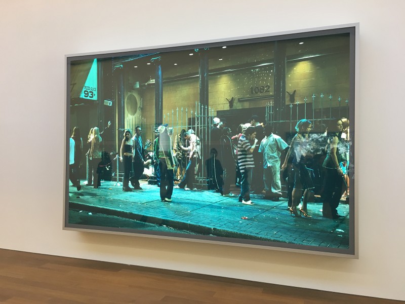 Jeff Wall - In front of a nightclub - 2006 - at MUDAM Luxembourg - Appearance